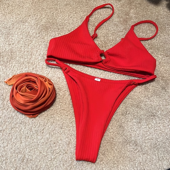 Swimsuit - Picture 3 of 4